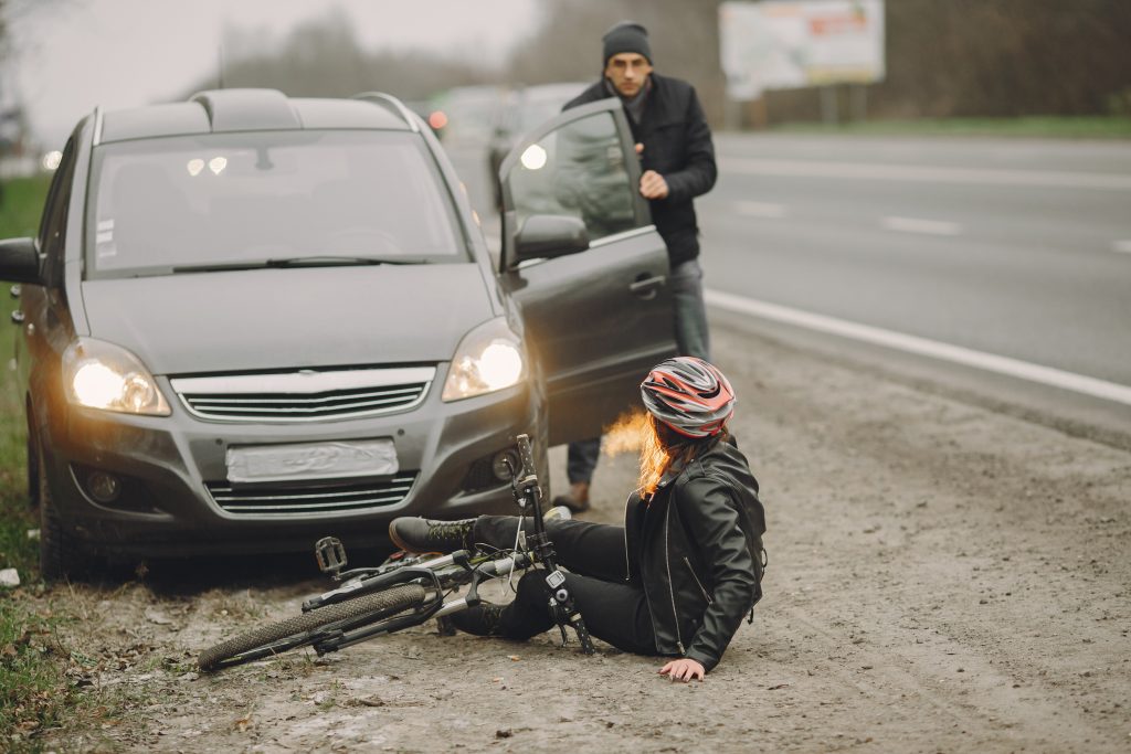 accident de la route vélo voiture